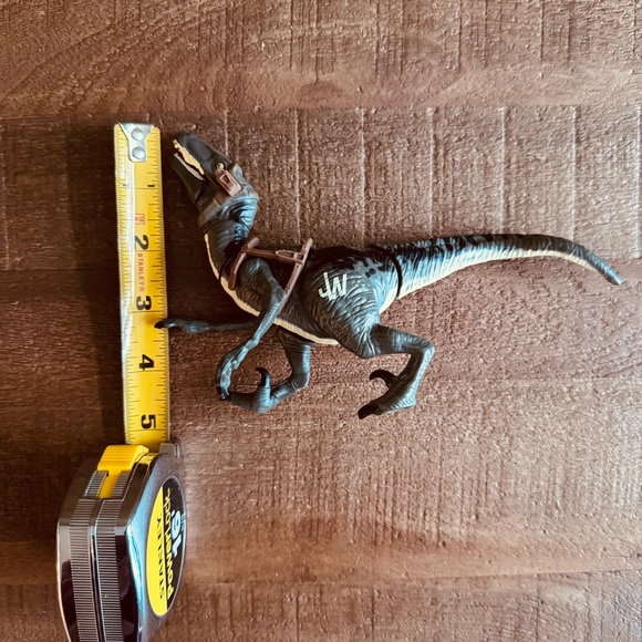 Jurassic World Bashers & Biters Velociraptor "Blue" action figure - Picture 6 of 6